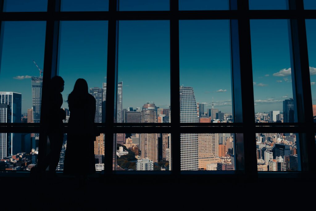 高層ビルから眺める都会の風景