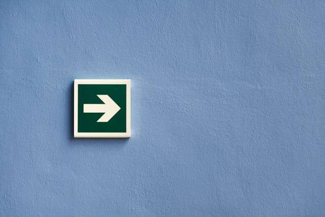 選択を示す矢印